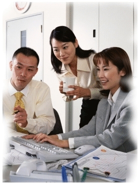 Enigmistica: la distanza non è un problema 2 risolvere Crucilibro con colleghi di altri uffici durante le pause pranzo