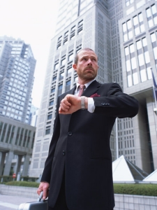 molto tempo viene dedicato ai social per motivi diversi, dallo svago, alla ricerca di opportunità, diffusione di idee e progetti, rimedio a noia e solitidine. 