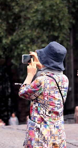 Quipercaso, avventura o pazzia... 2 impacciata nell'uso dello smarthphone